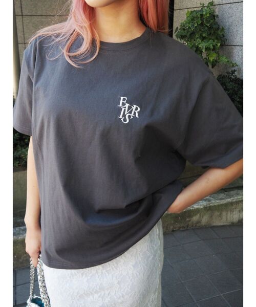 EVRIS(エヴリス)の「【WEB限定】ワンポイントベーシックTシャツ(Tシャツ/カットソー・レディース・ホワイト/ブラック/ブルー/グリーン/ピンク・FREE)」の1枚目の写真