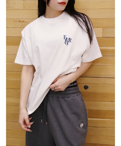 EVRIS(エヴリス)の「【WEB限定】ワンポイントベーシックTシャツ(Tシャツ/カットソー・レディース・ホワイト/ブラック/ブルー/グリーン/ピンク・FREE)」の16枚目の写真