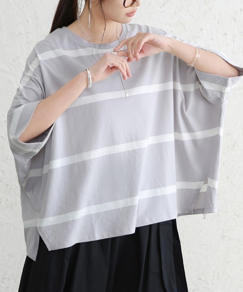 Doux Belle(ドゥーベル)の「ボーダー半袖モモンガTシャツ(Tシャツ/カットソー・レディース・ブラック/ベージュ/グレー/オフホワイト・MEDIUM)」の3枚目の写真