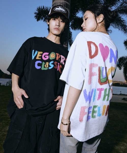 Ressaca(レサーカ)の「オーバーサイズ レインボーロゴバックプリントTシャツ(Tシャツ/カットソー・メンズ・オートミール/ブラック・M/L/XL)」の5枚目の写真