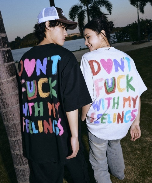 Ressaca(レサーカ)の「オーバーサイズ レインボーロゴバックプリントTシャツ(Tシャツ/カットソー・メンズ・オートミール/ブラック・M/L/XL)」の3枚目の写真