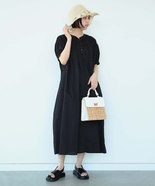 Ray BEAMS（レイビームス）の「Ray BEAMS / シャーリング ヨーク ワンピース（ワンピース・レディース・クリーム/ブラック/レッド・ONE SIZE）」の2枚目の写真