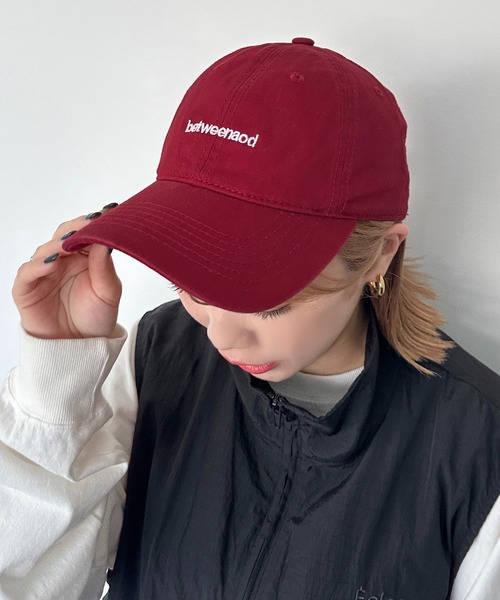 apres jour mignon（アプレジュールミニョン）の「【apresjour mignon×ARIAZ】カラーロゴキャップ（キャップ・レディース・ブラック/アイボリー/ブラック系その他/オフホワイト/ネイビー/グリーン/レッド・ONESIZE）」の7枚目の写真