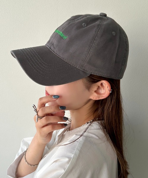 apres jour mignon（アプレジュールミニョン）の「【apresjour mignon×ARIAZ】カラーロゴキャップ（キャップ・レディース・ブラック/アイボリー/ブラック系その他/オフホワイト/ネイビー/グリーン/レッド・ONESIZE）」の11枚目の写真