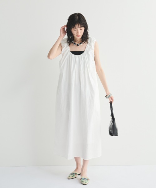 MERLOT(メルロー)の「ギャザーショルダーワンピース(ワンピース・レディース・ホワイト/ブラック・FREE)」の5枚目の写真