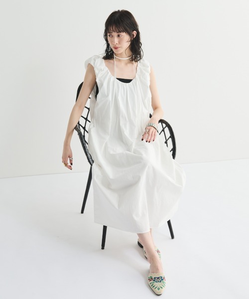 MERLOT(メルロー)の「ギャザーショルダーワンピース(ワンピース・レディース・ホワイト/ブラック・FREE)」の18枚目の写真