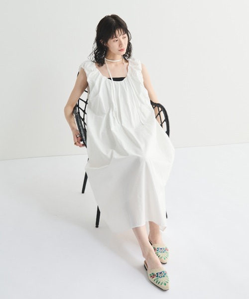 MERLOT(メルロー)の「ギャザーショルダーワンピース(ワンピース・レディース・ホワイト/ブラック・FREE)」の14枚目の写真
