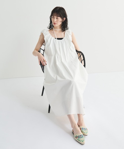MERLOT(メルロー)の「ギャザーショルダーワンピース(ワンピース・レディース・ホワイト/ブラック・FREE)」の15枚目の写真