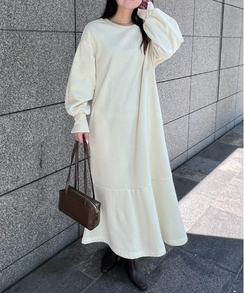RANAN（ラナン）の「裏起毛ペプラムスウェットワンピース（ワンピース・レディース・ライトカーキ/チャコール/アイボリー/ブラック・M/L/LL）」の12枚目の写真