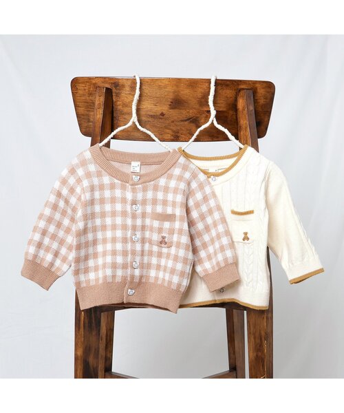 apres les cours（アプレレクール）の「ポケット付きニットカーディガン（カーディガン/ボレロ・キッズ・ベージュ/アイボリー・80/70）」の3枚目の写真