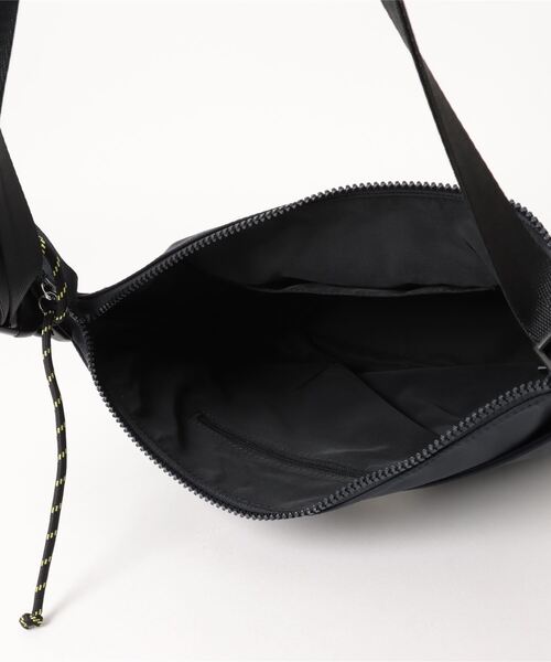 A.P.C.（アーペーセー）の「TREK ショルダーバッグ（ショルダーバッグ