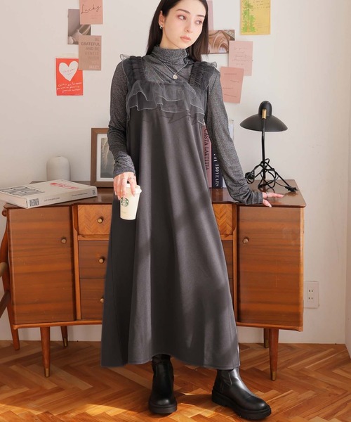 Girly Doll（ガーリードール）の「フリルキャミワンピース（ワンピース・レディース・ブラック/グレイッシュベージュ/チャコール・F）」の3枚目の写真
