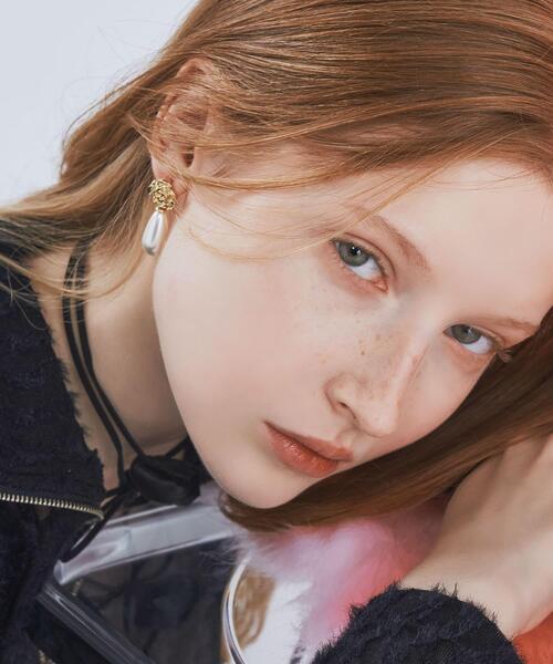 SMELLY（スメリー）の「フラワードロップパールピアス（ピアス（両耳用）・レディース・ブラック/ゴールド・-）」の5枚目の写真