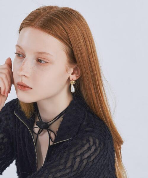 SMELLY（スメリー）の「フラワードロップパールピアス（ピアス（両耳用）・レディース・ブラック/ゴールド・-）」の6枚目の写真