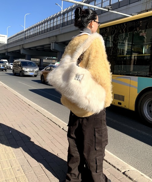 chuclla（チュクラ）の「【LONSLAN】2WAY リバーシブル ファー Bigトート CHLONA24a006（トートバッグ・レディース・アイボリー・FREE）」の4枚目の写真