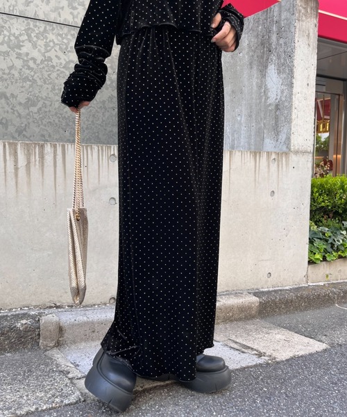 WILLOW（ウィロー）の「【WILLOW】ベロアスタッズスカート（スカート・レディース・ブラック/ベージュ・ONE SIZE）」の14枚目の写真