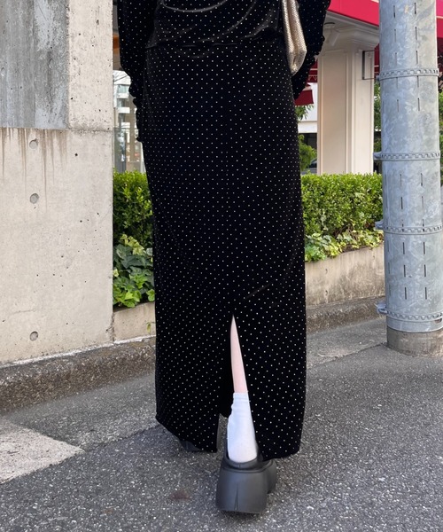 WILLOW（ウィロー）の「【WILLOW】ベロアスタッズスカート（スカート・レディース・ブラック/ベージュ・ONE SIZE）」の15枚目の写真