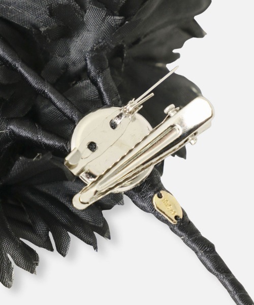 IRIS47（イリスフォーセブン）の「【IRIS 47(アイリスフォーティセブン)】 MUM CORSAGE（ブローチ/コサージュ・レディース・ブラック・FREE）」の4枚目の写真