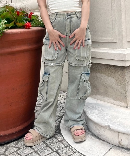 MORE self LOVE(モアセルフラブ)の「ワイドレッグカーゴデニムパンツ(デニムパンツ・レディース・ブルー・SMALL/MEDIUM/LARGE)」の4枚目の写真