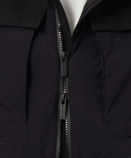 WHITE MOUNTAINEERING(ホワイトマウンテニアリング)の「【White Mountaineering】〈別注〉 SAITOS 3L MOUNTAIN PARKA(ブルゾン・メンズ・ブラック・3/2/1/0)」の13枚目の写真