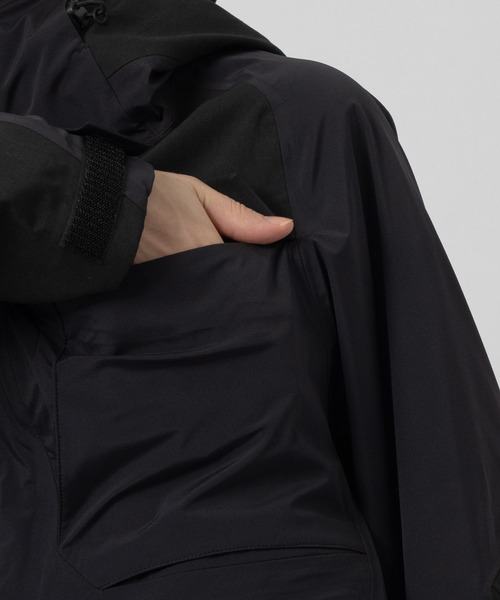 WHITE MOUNTAINEERING(ホワイトマウンテニアリング)の「【White Mountaineering】〈別注〉 SAITOS 3L MOUNTAIN PARKA(ブルゾン・メンズ・ブラック・3/2/1/0)」の11枚目の写真
