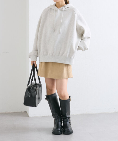 w closet（ダブルクローゼット）の「落書きロゴ刺繍BIGフーディ（パーカー・レディース・ブラウン/ライトグレー/アイボリー・FREE）」の8枚目の写真