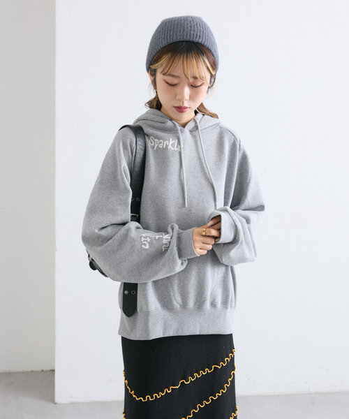 w closet（ダブルクローゼット）の「落書きロゴ刺繍BIGフーディ（パーカー・レディース・ブラウン/ライトグレー/アイボリー・FREE）」の22枚目の写真