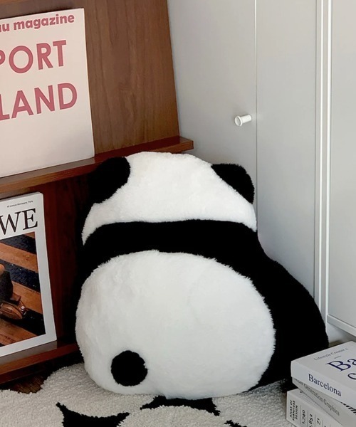 炭化したパンクッションおまけ付き ポンペイ展」で出土品をグッズ化した「炭化したパンのクッション