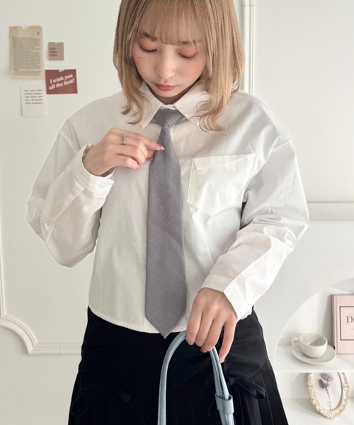 Loueme(ルエム)の「デザインポケットショート丈シャツ(シャツ/ブラウス・レディース・ブルー/アイボリー/ホワイト・FREE)」の4枚目の写真