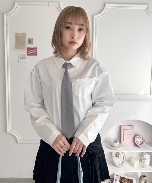 Loueme(ルエム)の「デザインポケットショート丈シャツ(シャツ/ブラウス・レディース・ブルー/アイボリー/ホワイト・FREE)」の7枚目の写真