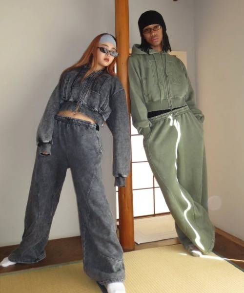 HTH（エイチティーエイチ）の「Vintage Curve switching sweat pants（スウェットパンツ・レディース・ネイビー/カーキ/ブラック・フリー）」の9枚目の写真