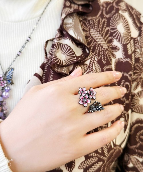 ANNA SUI(アナスイ)の「夜桜と蝶モチーフ リング(リング・レディース・パープル・L)」の7枚目の写真