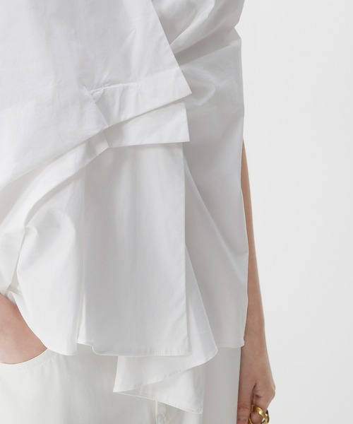 JNBY（ジェーエヌビーワイ）の「Asym Tuck Shirt / タックノースリーブブラウス（シャツ/ブラウス・レディース・ブラウン/ブルー/ホワイト・40/38/36）」の6枚目の写真