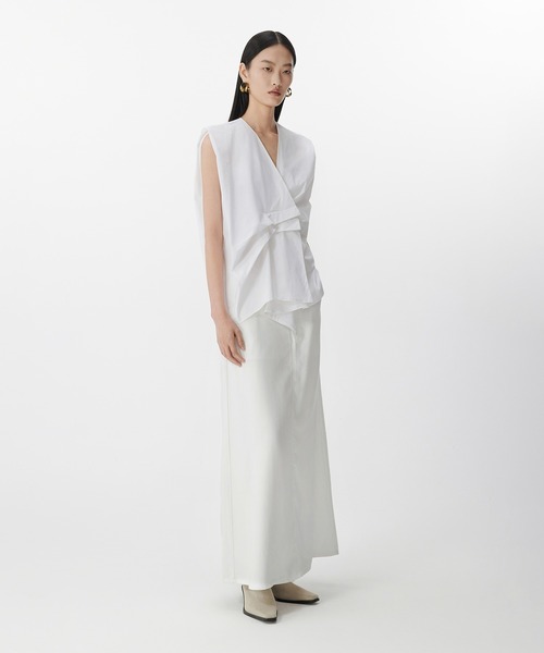 JNBY（ジェーエヌビーワイ）の「Asym Tuck Shirt / タックノースリーブブラウス（シャツ/ブラウス・レディース・ブラウン/ブルー/ホワイト・40/38/36）」の8枚目の写真