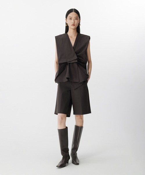 JNBY（ジェーエヌビーワイ）の「Asym Tuck Shirt / タックノースリーブブラウス（シャツ/ブラウス・レディース・ブラウン/ブルー/ホワイト・40/38/36）」の16枚目の写真