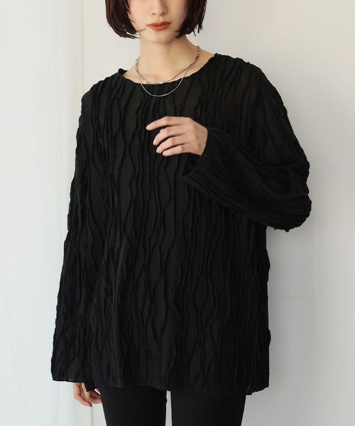 Ampirula(アンピルーラ)の「オーバーシルエットプルオーバー(Tシャツ/カットソー・レディース・ブラック/アイボリー・FREE)」の1枚目の写真