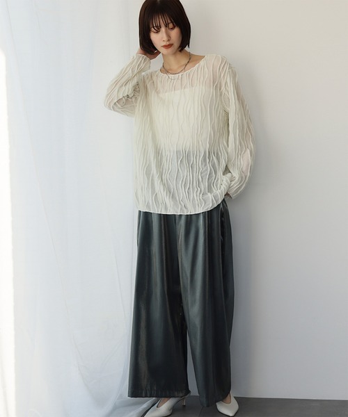 Ampirula(アンピルーラ)の「オーバーシルエットプルオーバー(Tシャツ/カットソー・レディース・ブラック/アイボリー・FREE)」の3枚目の写真