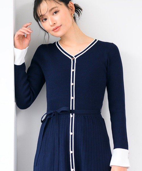 MISCH MASCH(ミッシュマッシュ)の「カフス袖Vネックニットワンピース(ワンピース・レディース・ブルー/ホワイト/ネイビー・フリ-)」の22枚目の写真
