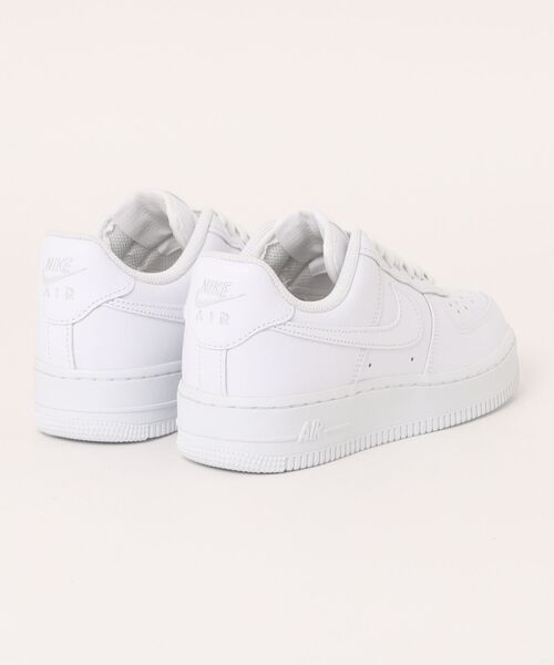 NIKE（ナイキ）の「NIKE WMNS AIR FORCE 1 07 DD8959-100（スニーカー・レディース・ホワイト・23㎝/23.5㎝/24㎝/24.5㎝/25㎝）」の5枚目の写真