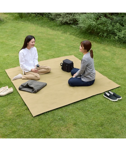 無印良品(ムジルシリョウヒン)の「耐水 キルティングレジャーシート・180×180cm(アウトドアグッズ・メンズ・ブラック・FREE)」の2枚目の写真