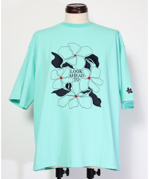 ATELANE（アテレーン）の「ATELANE/アテレーン アニマル フラワー JAPAN バックプリント ワンポイント　刺繍　クルーネック Tシャツ（Tシャツ/カットソー・メンズ・ホワイト系/グレー/ベージュ/ブラック/ブラック系/ホワイト系1/サックスブルー系/ブラック系1/ホワイト・LARGE/MEDIUM）」の13枚目の写真