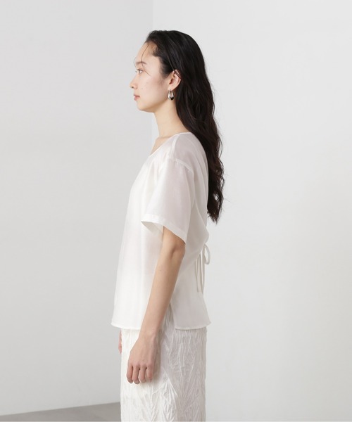 N.（N. Natural Beauty Basic）（エヌエヌナチュラルビューティーベーシック）の「バックオープンTブラウス（シャツ/ブラウス・レディース・オフホワイト/ブラック/ピンク・MEDIUM）」の10枚目の写真