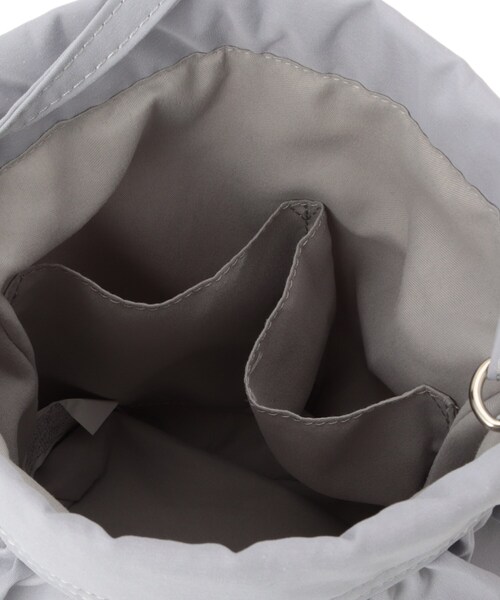 ITS'DEMO（イッツデモ）の「雑材フリルコンビ巾着ショルダー（ショルダーバッグ・レディース・グレー/カーキ/ブラック・00）」の4枚目の写真