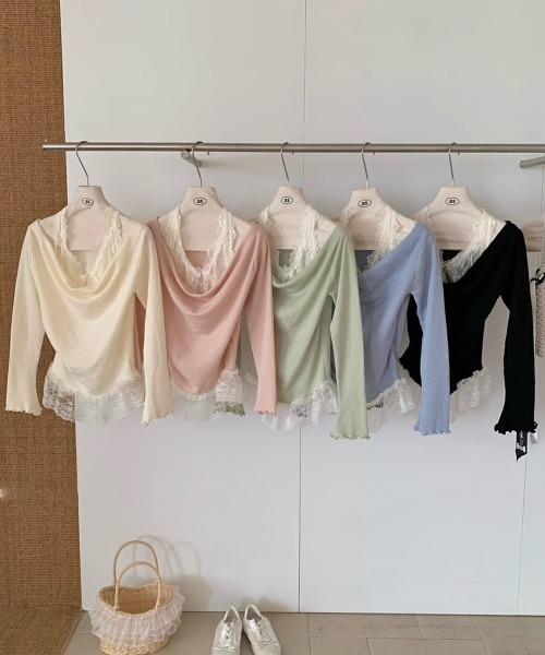 NANAHACHI(ナナハチ)の「オフショルダー レースポイント ニット(ニット/セーター・レディース・ピンク/アイボリー/ブラック/ライトブルー・FREE)」の9枚目の写真