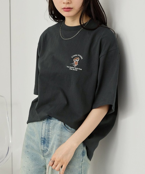 MONO-MART(モノマート)の「ワンポイントデザイン刺繍 アソート オーバーサイズ半袖Tシャツ(Tシャツ/カットソー・レディース・ダークネイビー/ホワイト系1/ホワイト系2/ブラック系2/グレイッシュベージュ/スミクロ/オフホワイト/ブラック・M/L)」の5枚目の写真