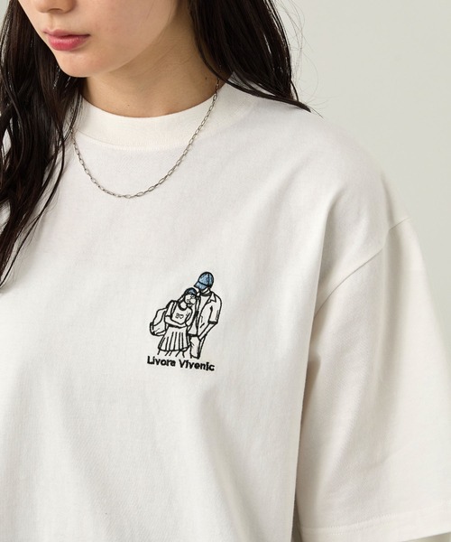 MONO-MART(モノマート)の「ワンポイントデザイン刺繍 アソート オーバーサイズ半袖Tシャツ(Tシャツ/カットソー・レディース・ダークネイビー/ホワイト系1/ホワイト系2/ブラック系2/グレイッシュベージュ/スミクロ/オフホワイト/ブラック・M/L)」の17枚目の写真