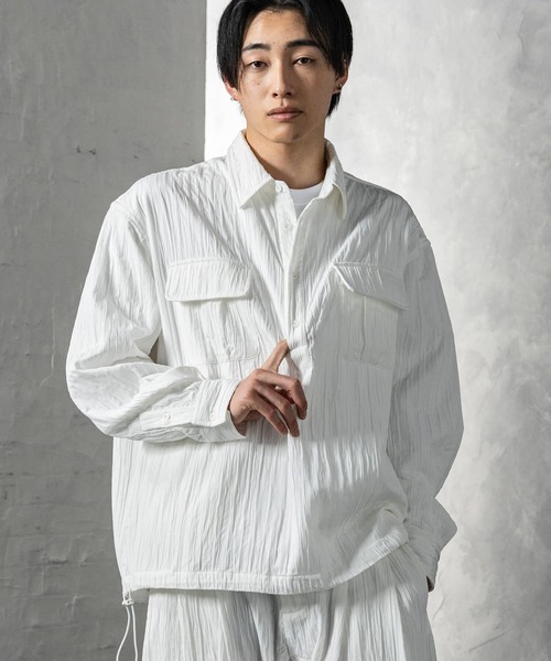 +CLOSET(プラスクローゼット)の「クリンクル加工ドロストプルシャツ(シャツ/ブラウス・メンズ・グリーン/ホワイト/ブラック・X-LARGE/LARGE/MEDIUM)」の1枚目の写真