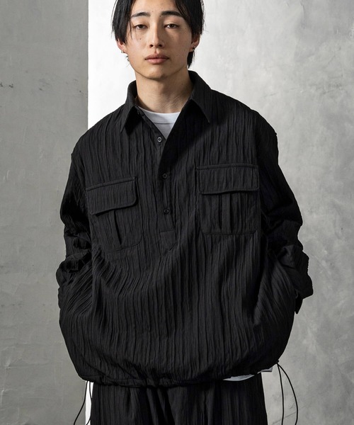 +CLOSET(プラスクローゼット)の「クリンクル加工ドロストプルシャツ(シャツ/ブラウス・メンズ・グリーン/ホワイト/ブラック・X-LARGE/LARGE/MEDIUM)」の2枚目の写真