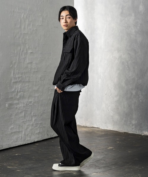 +CLOSET(プラスクローゼット)の「クリンクル加工ドロストプルシャツ(シャツ/ブラウス・メンズ・グリーン/ホワイト/ブラック・X-LARGE/LARGE/MEDIUM)」の14枚目の写真