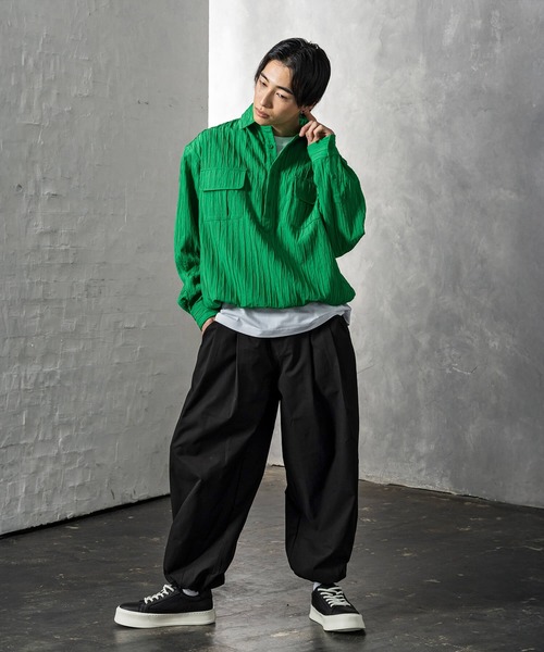 +CLOSET(プラスクローゼット)の「クリンクル加工ドロストプルシャツ(シャツ/ブラウス・メンズ・グリーン/ホワイト/ブラック・X-LARGE/LARGE/MEDIUM)」の6枚目の写真